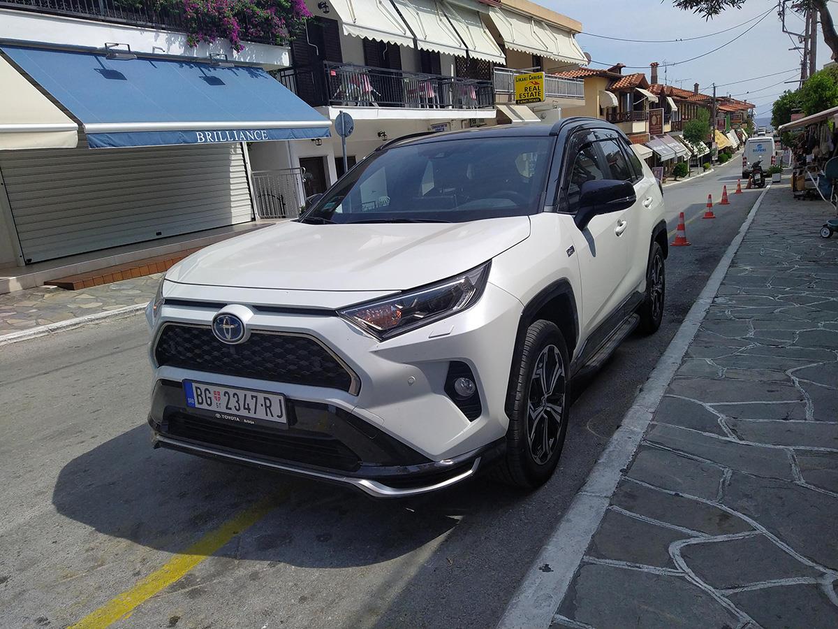 toyota-rav4-plugin-14.jpg