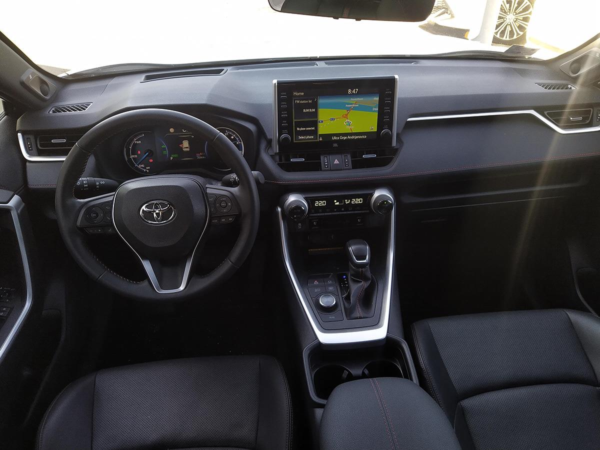 toyota-rav4-plugin-10.jpg