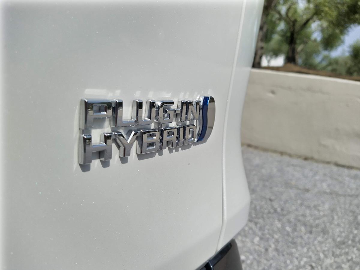 toyota-rav4-plugin-4.jpg