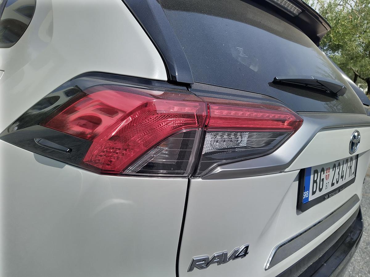 toyota-rav4-plugin-3.jpg