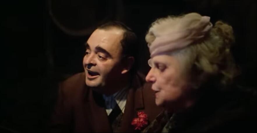 Rahela Ferari u filmu Davitelj protiv davitelja