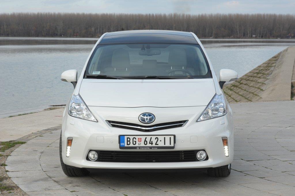 tojota-prijus-plus.jpg