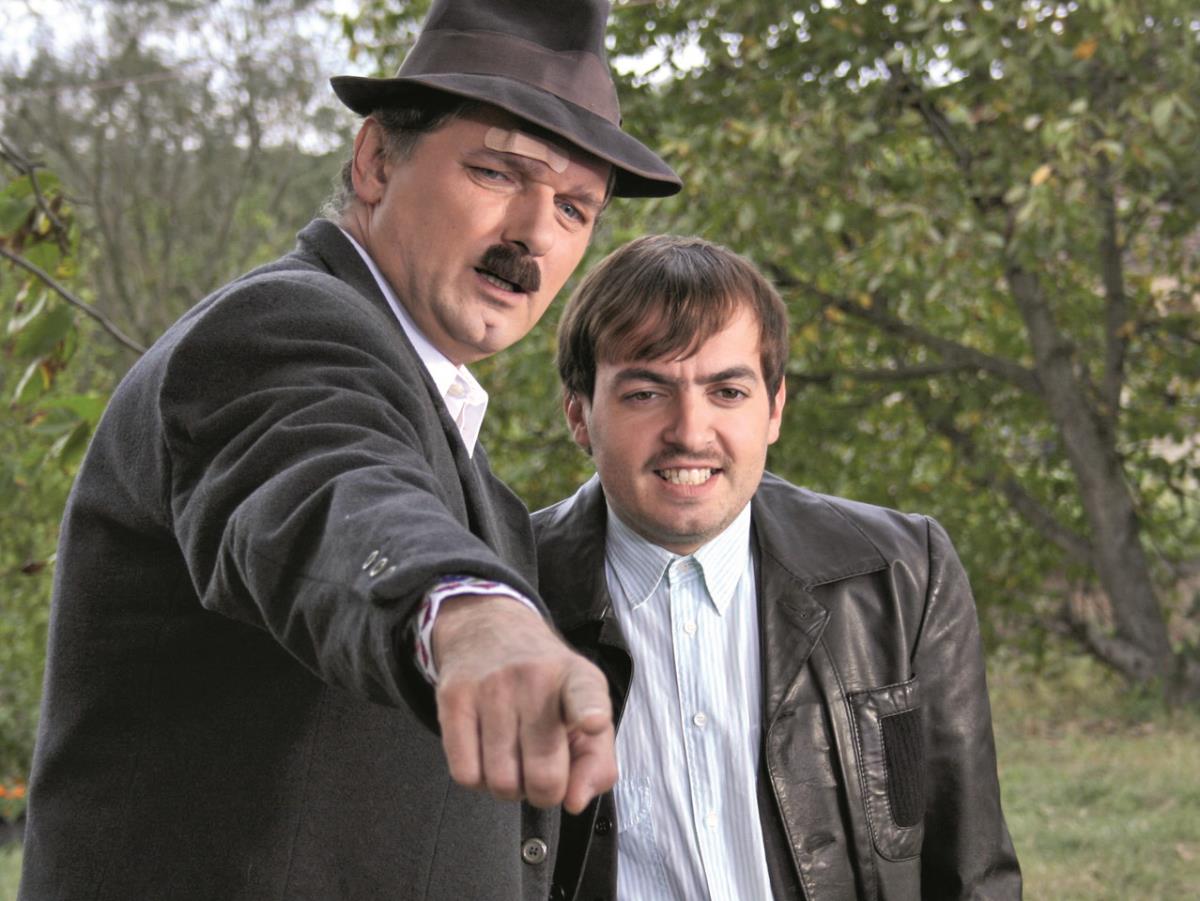 Milorad Mandić Manda i Nenad Okanović u seriji Selo gori, a baba se češlja