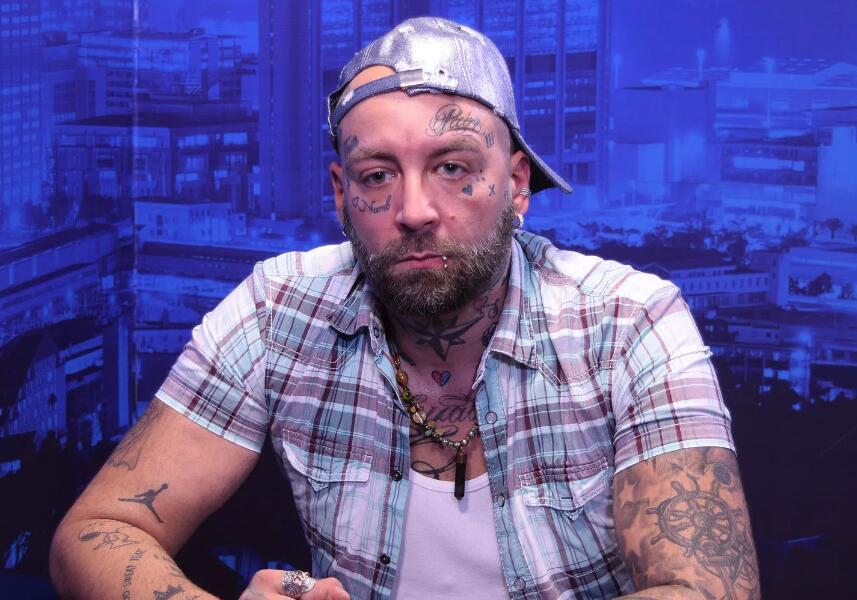 PUČE BRUKA! POZNATA PEVAČICA VARALA MUŽA SA RIJALITI UČESNIKOM! Otkriveni detalji koji će šokirati javnost: Pričalo se da je uzimala novac za usluge...