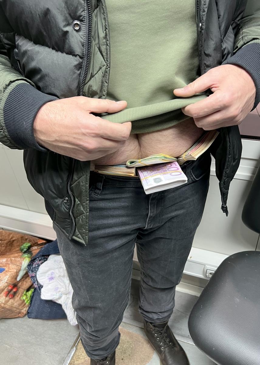sveznjevi-novca-za-pojasom-batrovci-06-12-2022.jpg