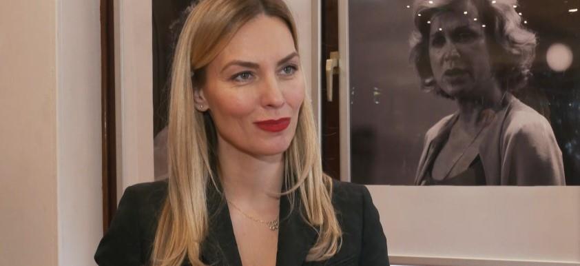 Kalina Kovačević u crnom sakou