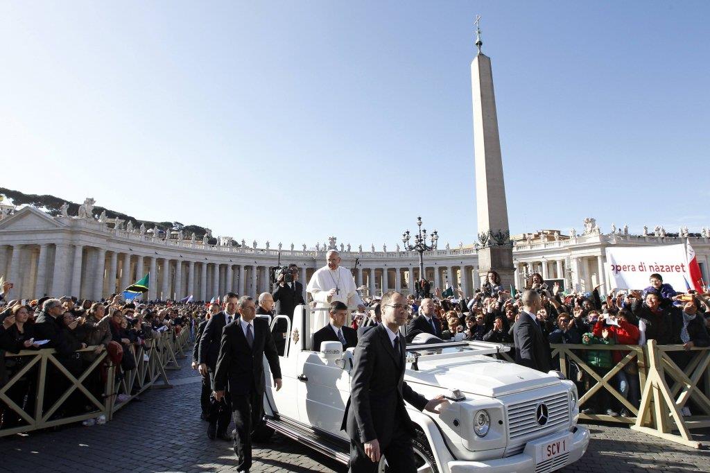 papa-franjo-ustolicenje-rojters.jpg