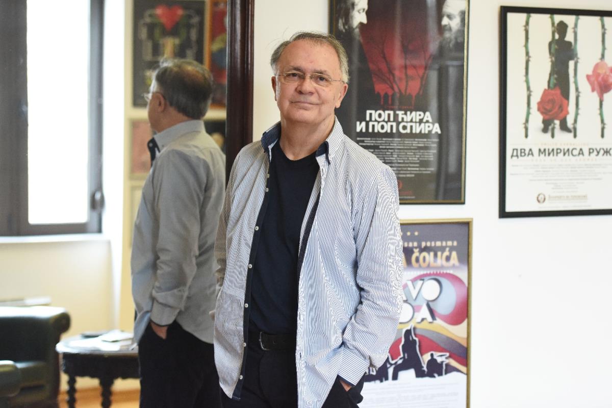 Glumac Rade Marjanović u teksas košulji i crnoj majici