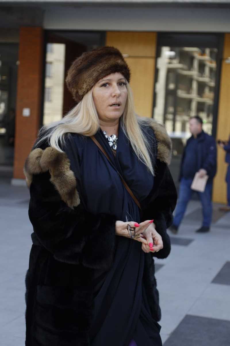 JELENA GOLUBOVIĆ SA SUPRUGOM RAZMENJIVALA NEŽNOSTI U HOTELU! Uhvaćeni na delu: Prvo su vodili ozbiljan razgovor, a onda...