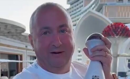 NE LICKAJU SE SAMO KEBA I MILOŠ BOJANIĆ! Đani uradio ful tretman lica i to u Dubaiju: Ovo su mu poručili fanovi