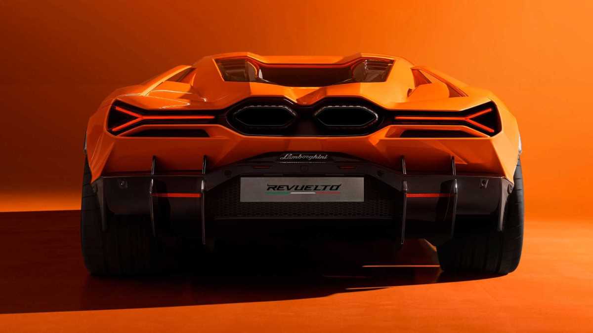 lamborghinirevueltofoto2023-4.jpg