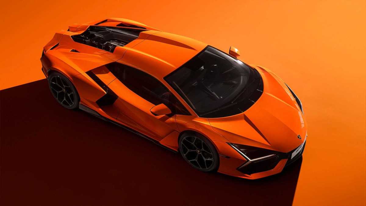 lamborghinirevueltofoto2023.jpg
