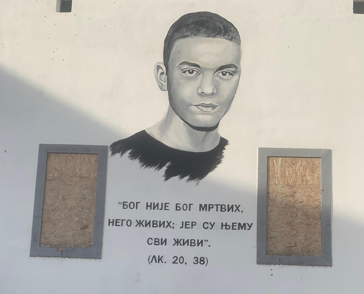 luka-jovicic-4-poginuo-u-udesu-mural-u-selu-foto-privatna-arhiva.jpg