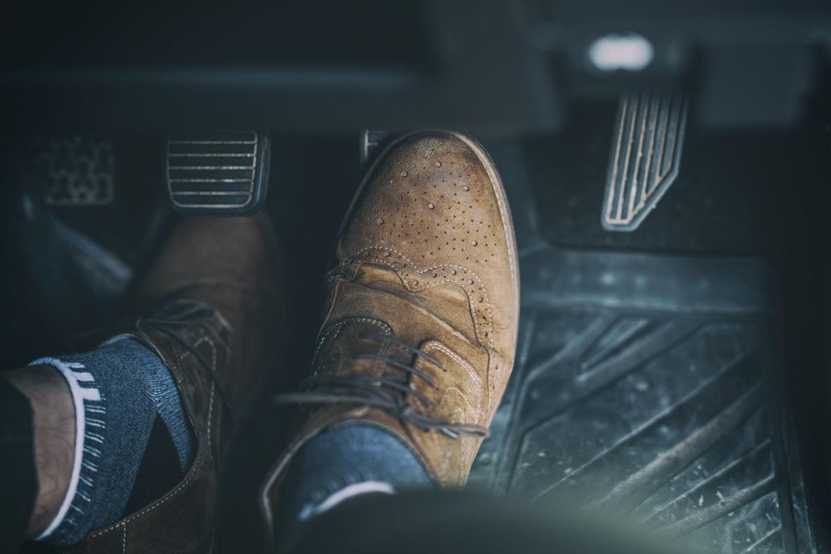 Noga na kočnici automobila
