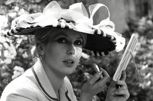 Katrin Denev u mladosti