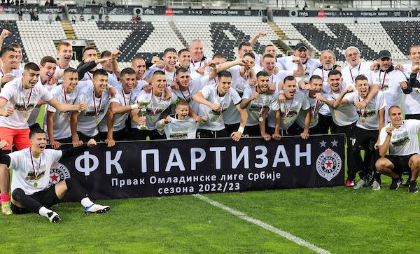 partizan-omladincisampioni-03.jpg