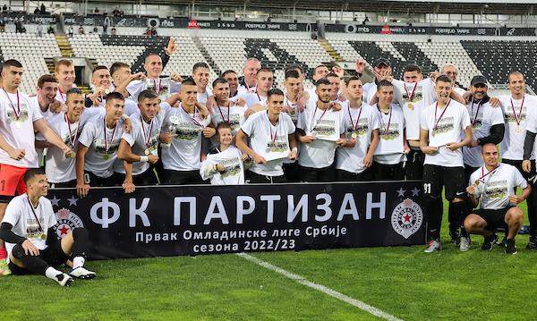 partizan-omladincisampioni-04.jpg