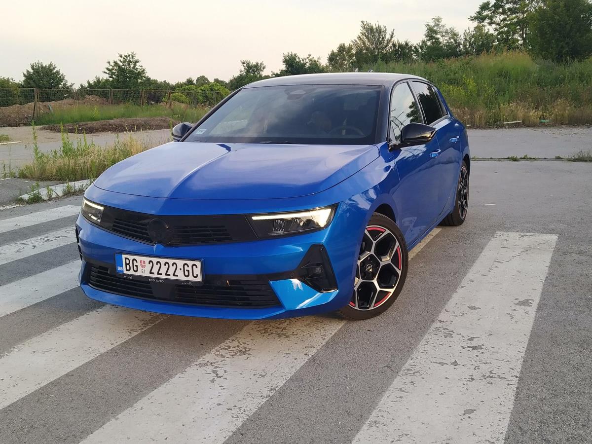 opel-astra-2023-8.jpg