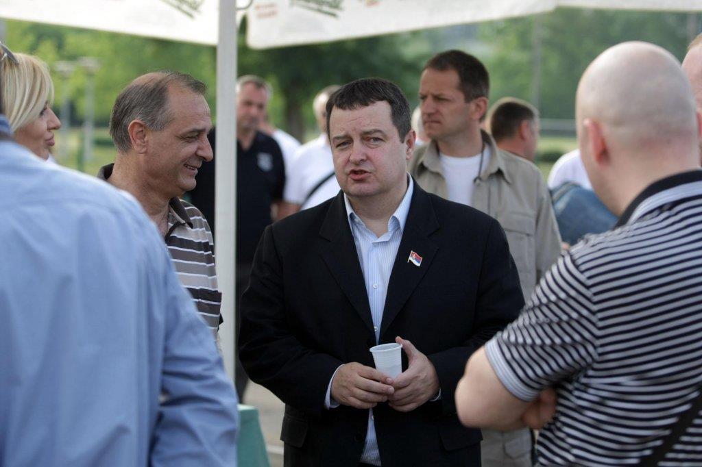 ivica-dacic-uranak-prvomajski-uranak-makis.jpg