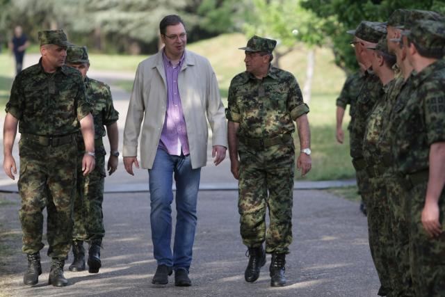 aleksandar-vucic-250.raketna-brigada.jpg