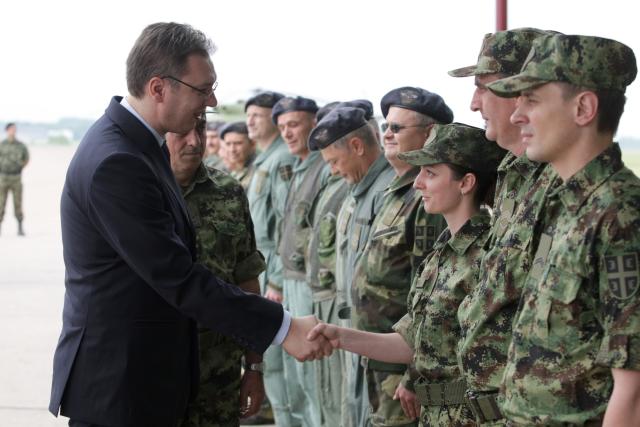 aleksandar-vucic-na-aerodromu-batajnica.jpg