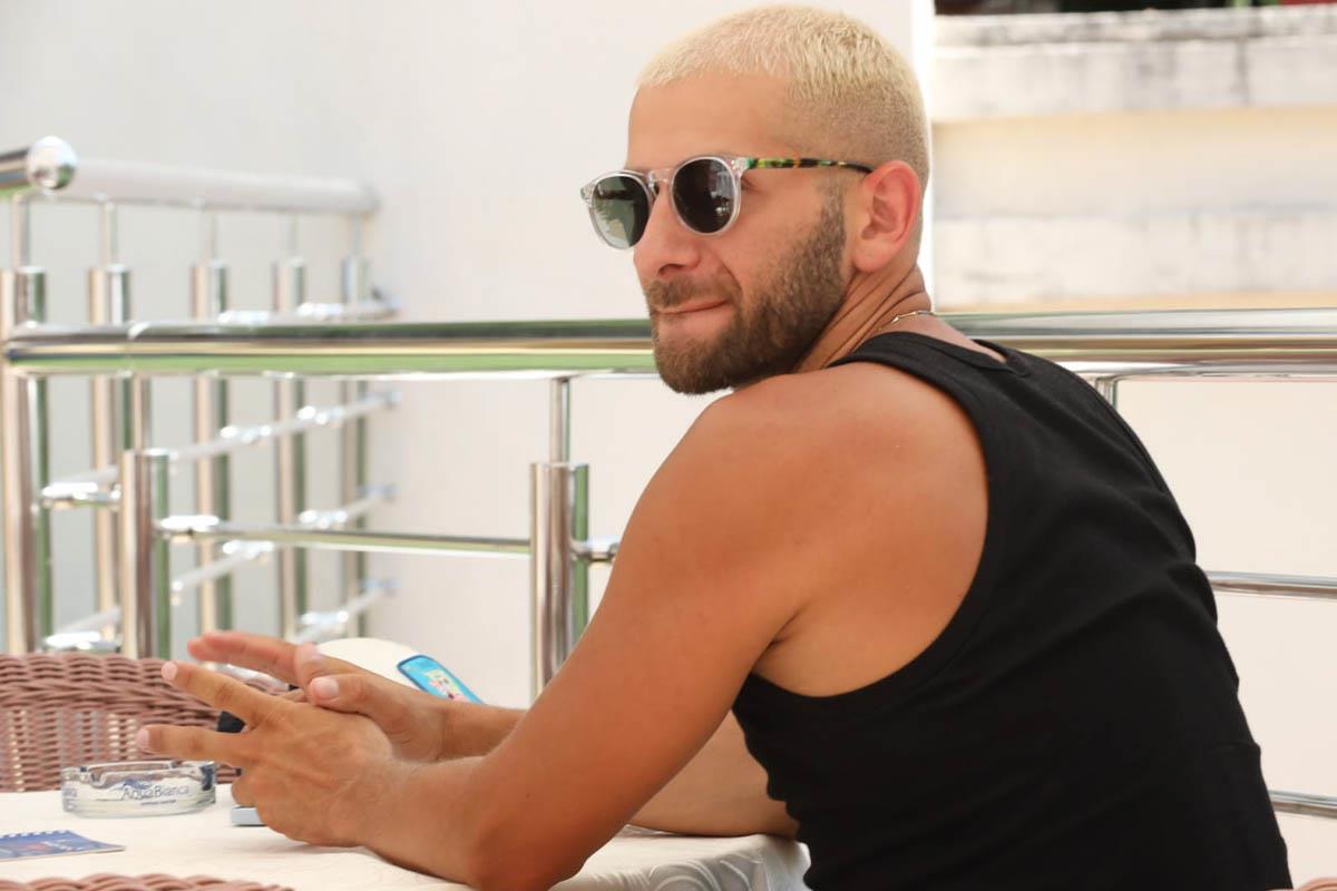 PRAO AUTOMOBILE, PRODAVAO SENDVIČE Savo Perović zarađuje od 17. godine: Sam sebi sam platio ekskurziju, prvi telefon...