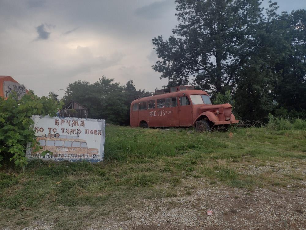Autobus iz filma Ko to tamo peva