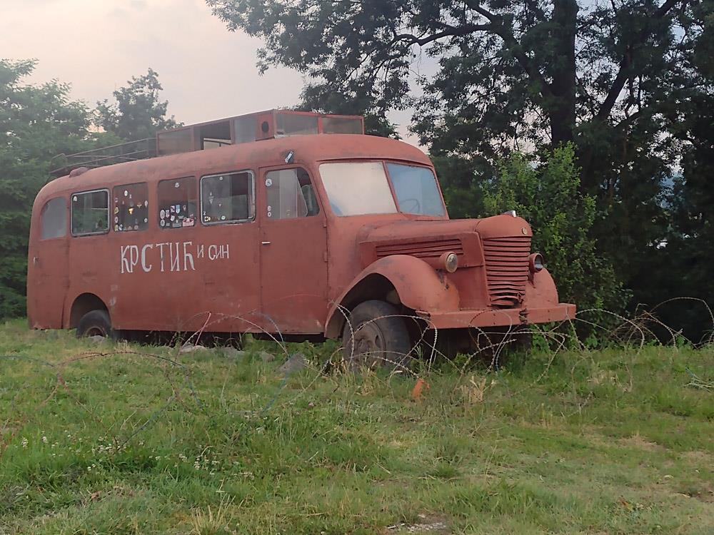 Autobus iz filma Ko to tamo peva