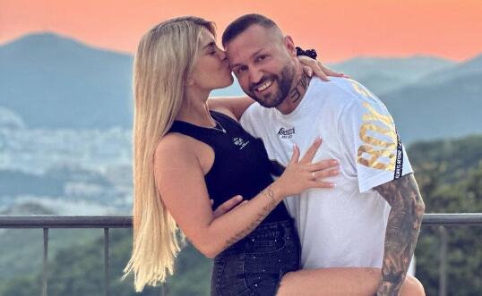 OD STRESA JOJ SE KOČILA VILICA, SADA IZGLEDA KAO AVION: Atraktivna plavuša tvrdi da je trpela nasilje od repera, a nakon razvoda procvetala (FOTO)