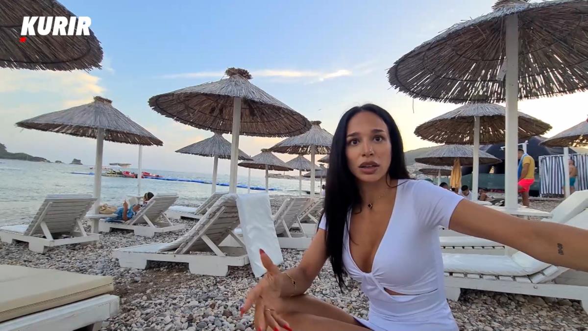Edita na plaži u Crnoj Gori