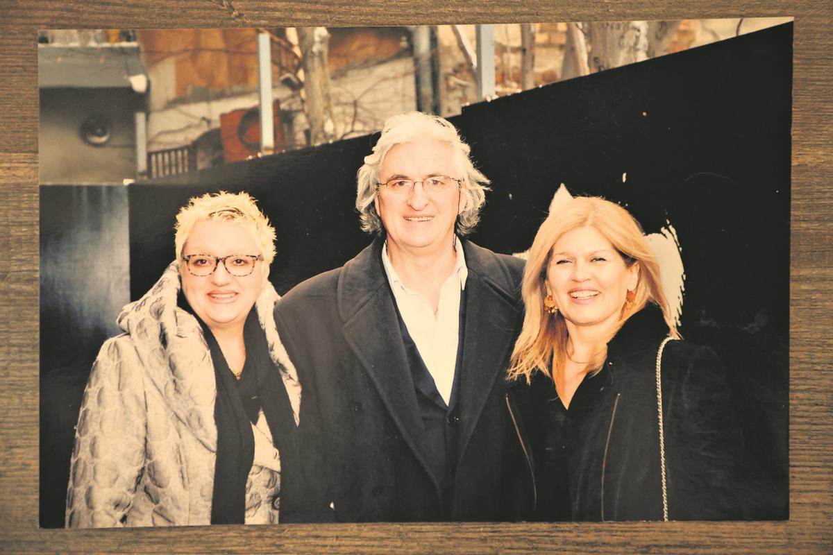 Gojko Baletić sa sestrom i devojkom