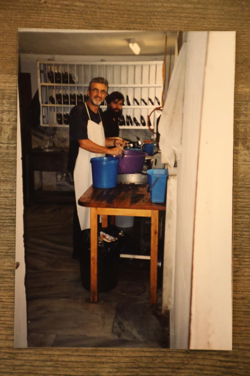 Gojko Baletić pere sudove na Svetoj Gori