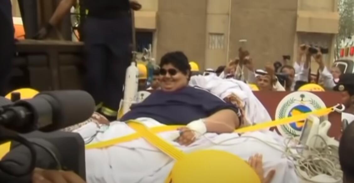 Kalid Bin Mohsen Šari na bolničkim nosilima