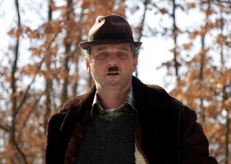 Milorad Mandić Manda u seriji Selo gori, a baba se češlja