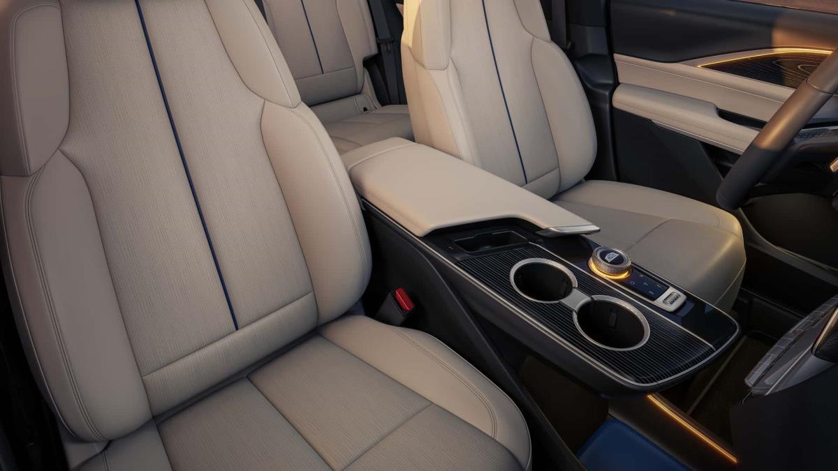 2024cadillaclyriqinterior-1.jpg