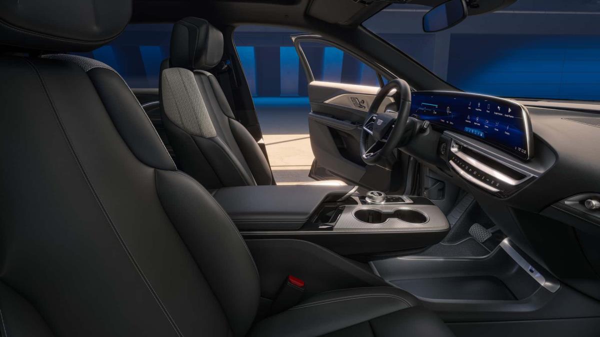 2024cadillaclyriqinterior.jpg