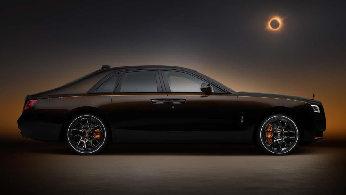 rollsroyceghostblackbadgeekleipsisprivatecollection-1.jpg