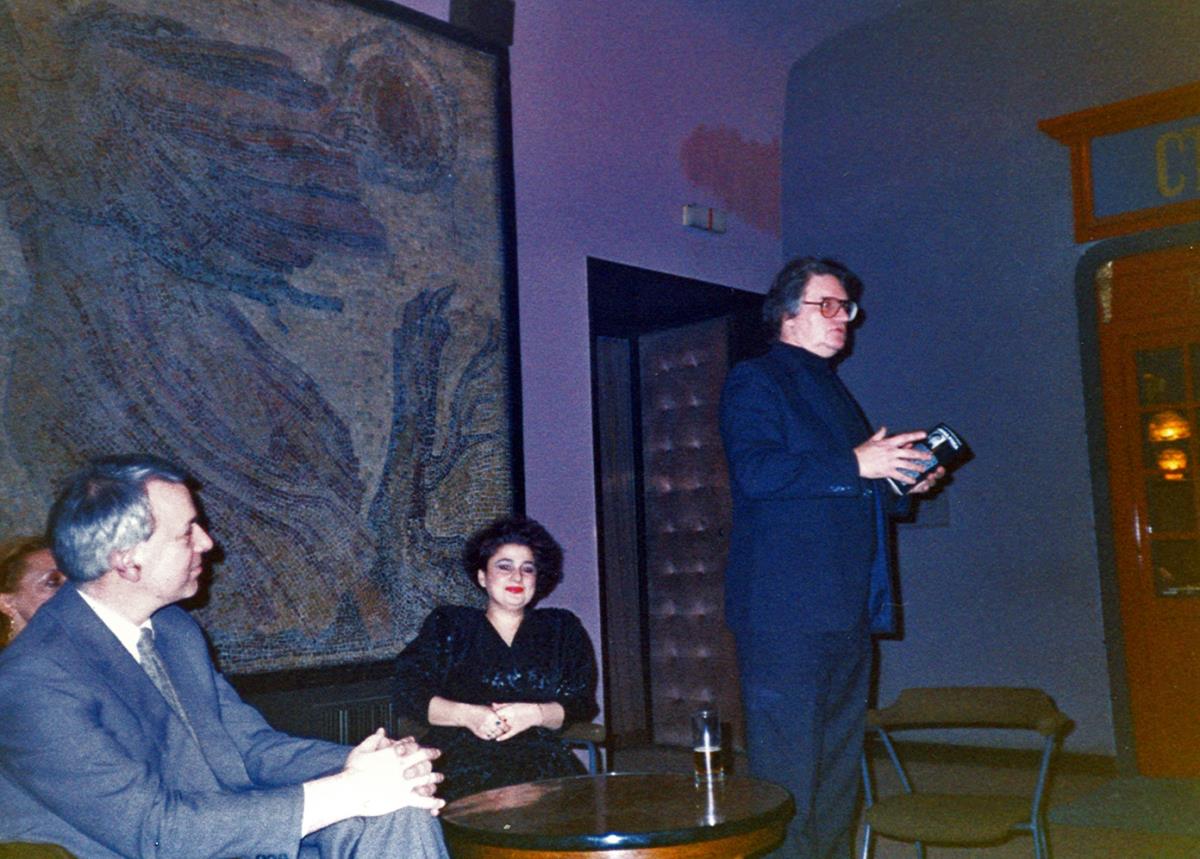 Ljiljana Habjanović Đurović na predstavljanju prvog romana gde su govorili Dragoš Kalajić i Igor Mandić 1988.