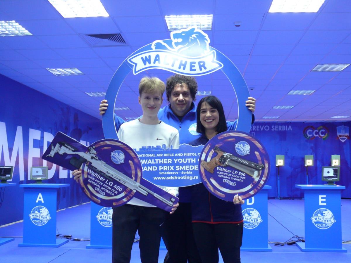 walther-kup-2023-dobitnici-nagrada-sa-direktorom-takmicenja-bobanom-marinkovicem.jpg