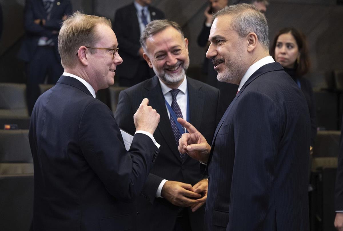 taoci-ap-saul-loeb.jpg