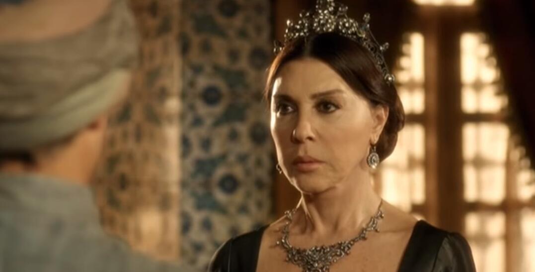 Nebahat Čehre kao majka sultanija u seriji Sulejman Veličanstveni