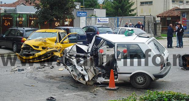 kragujevac-saobracajka-nesreca-jugo-taksi.jpg