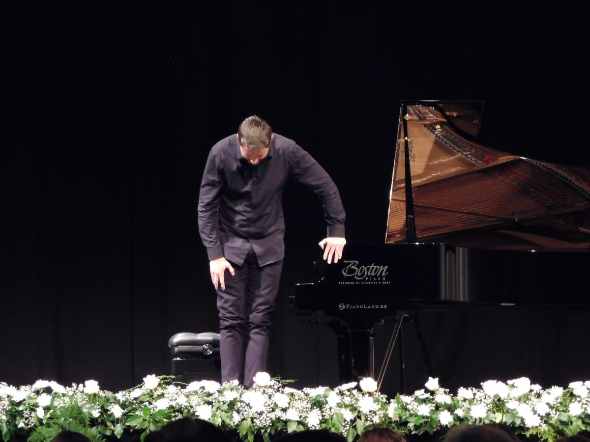 nikola-avramovic-koncert-u-loznici-foto-kurir-2.jpg