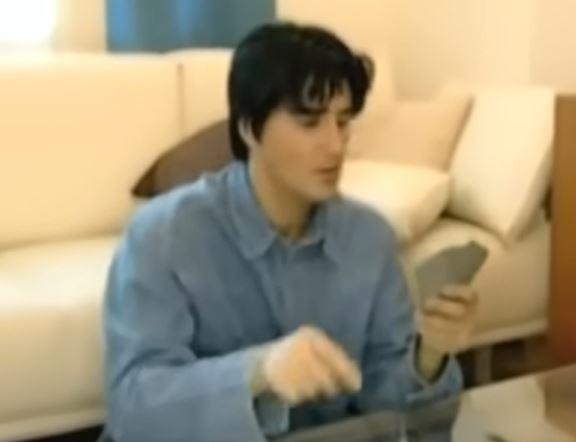 Pevač koji liči na Zdravka čolića zahteva od muzičke zvezde jedno