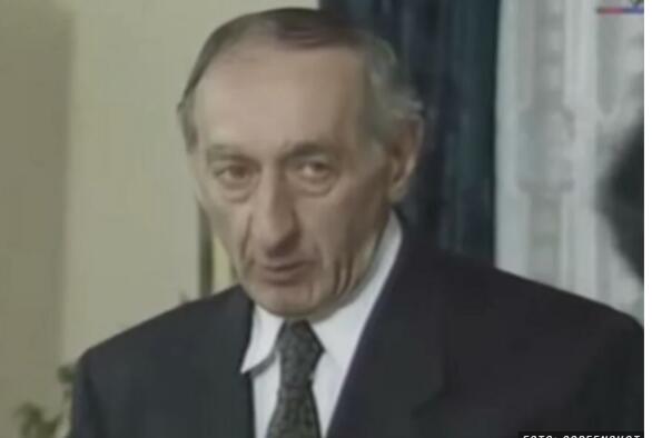 Predrag Preža Milinković kao batler Sofronije u Srećnim ljudima