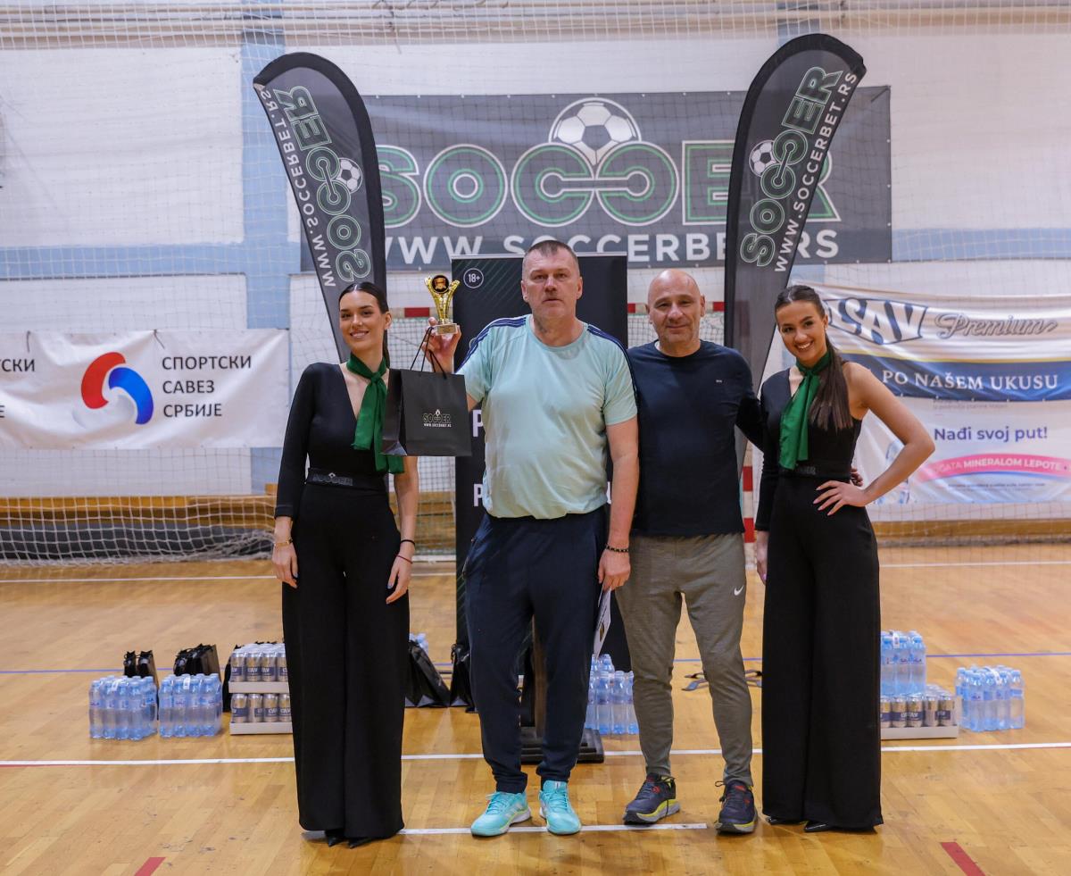 aleksandar-blagojevic-so-jkp-bvk-najbolji-trener-foto-soccer-zlatna-liga.jpg