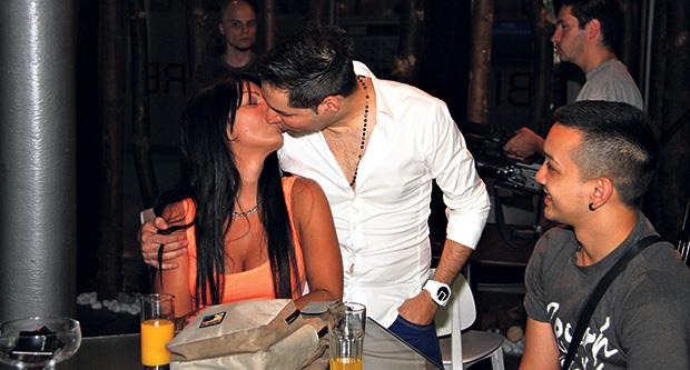 danijel-djuric-devojka-poljupci.jpg