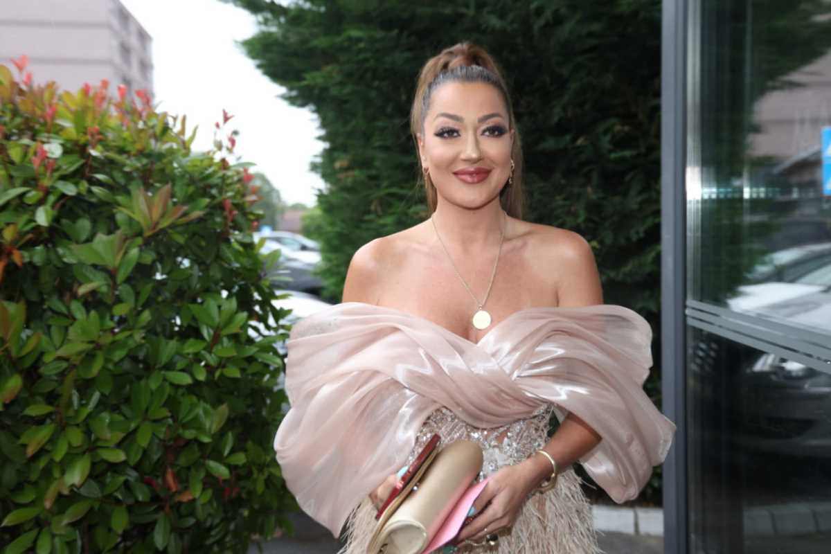 "RADILA SAM PO 17 SATI, PEVALA SAM ISPOD ŠATRI" Sandra Rešić otvorila dušu: Sa nekim kolegama nisam bliska...