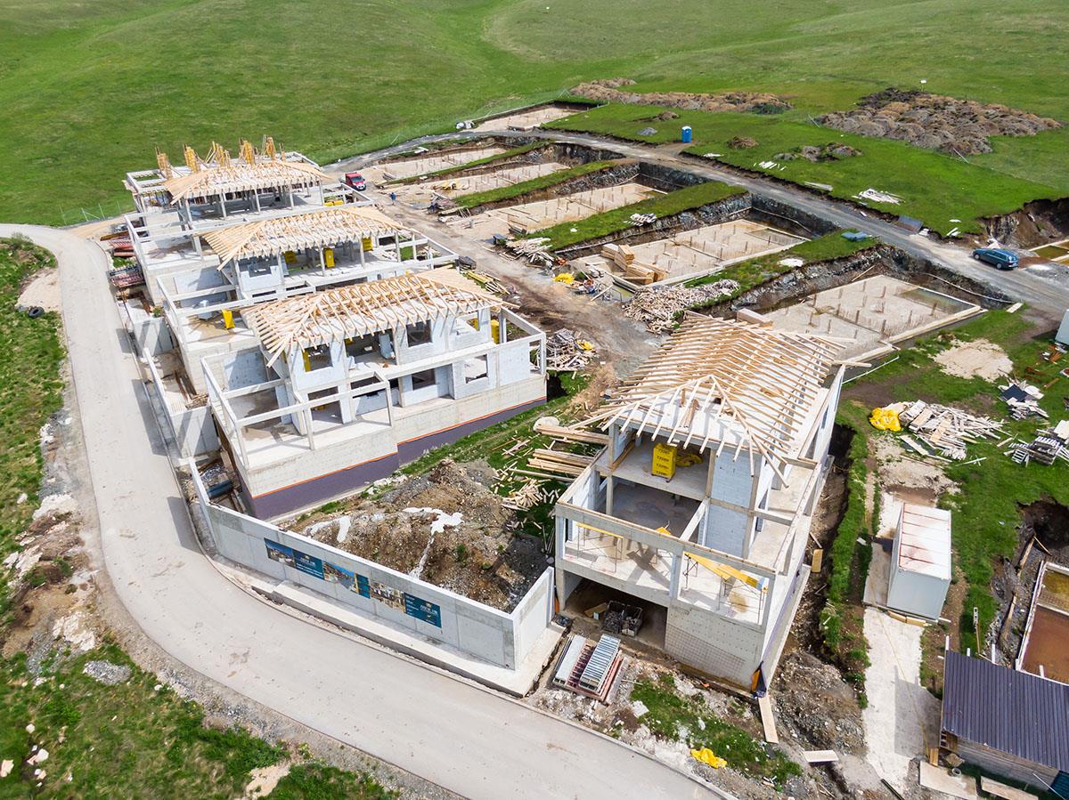 ESTRADA ZGRĆE LOVU OD PRIVATNIH BIZNISA: Hoteli, moteli i kafane, izdavanje luks vila, a on je pravi kralj nekretnina