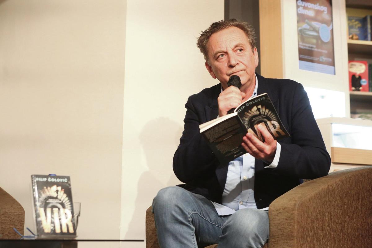 Tihomir Stanić čita knjigu Vir